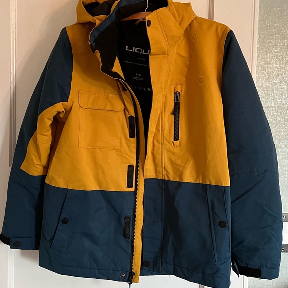 Liquid Ski/ Snowboard/ Snow Jacket, Insulated, Detachable Hood, Size Large - Picture 5 of 9